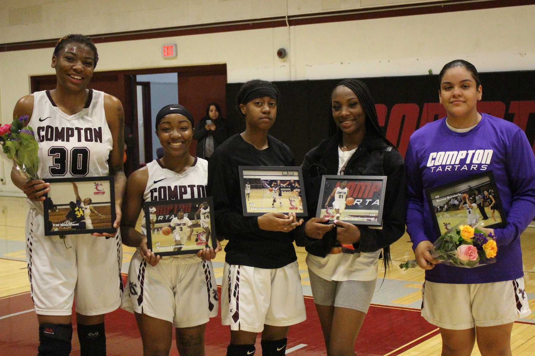 Women's Basketball Honors Five on Sophomore Night