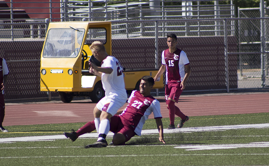 Men's Soccer Falls After Late Goal by Mounties